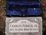 La tomba di Charlie Parker, 1958 by ART KANE